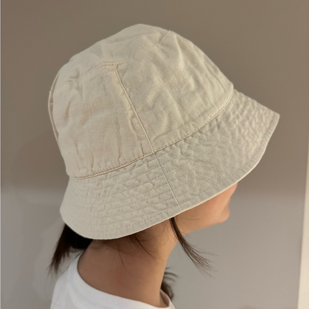GAP cream/beige bucket hat size S/M